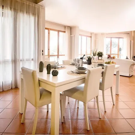 Vignola Sleeps 6 Pool Wifi *
