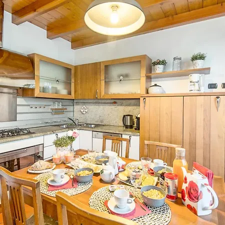 Βίλα Vignola Sleeps 6 Pool Wifi Cremia