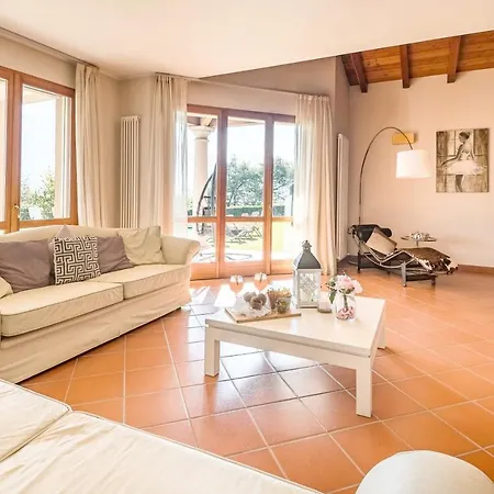Vignola Sleeps 6 Pool Wifi Βίλα *