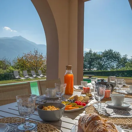 Vignola Sleeps 6 Pool Wifi Βίλα