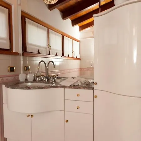 Villa Vignola Sleeps 6 Pool Wifi